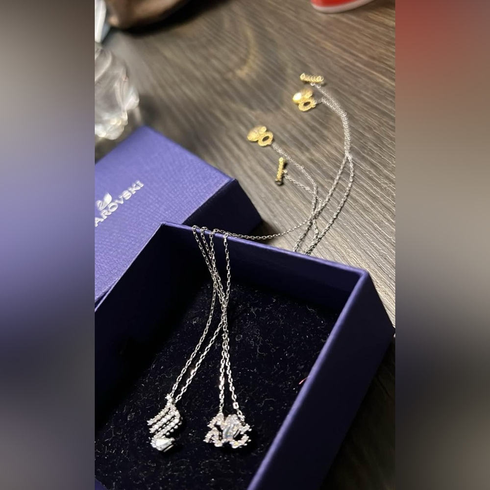 Swarovski Zodiac Necklace UNISEX (Aquarius)